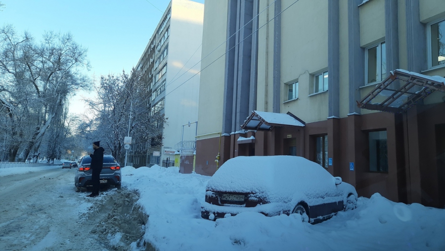 Саратовцы пожаловались на заваленные снегом дороги