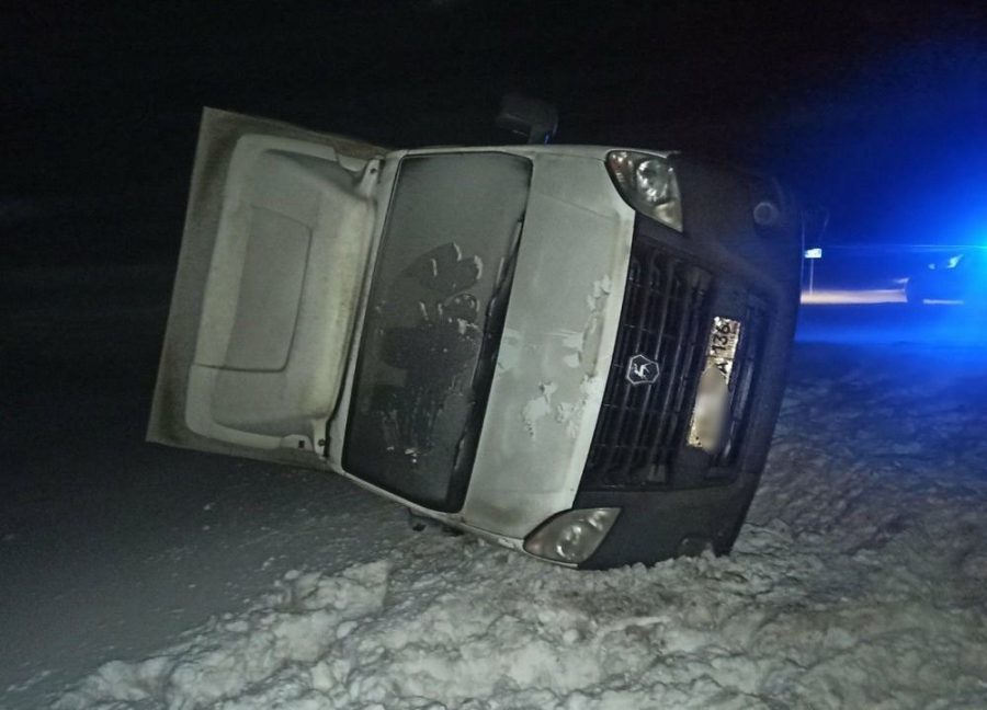 В Калининском и Лысогорском районах полицейские спасли замерзающих водителей