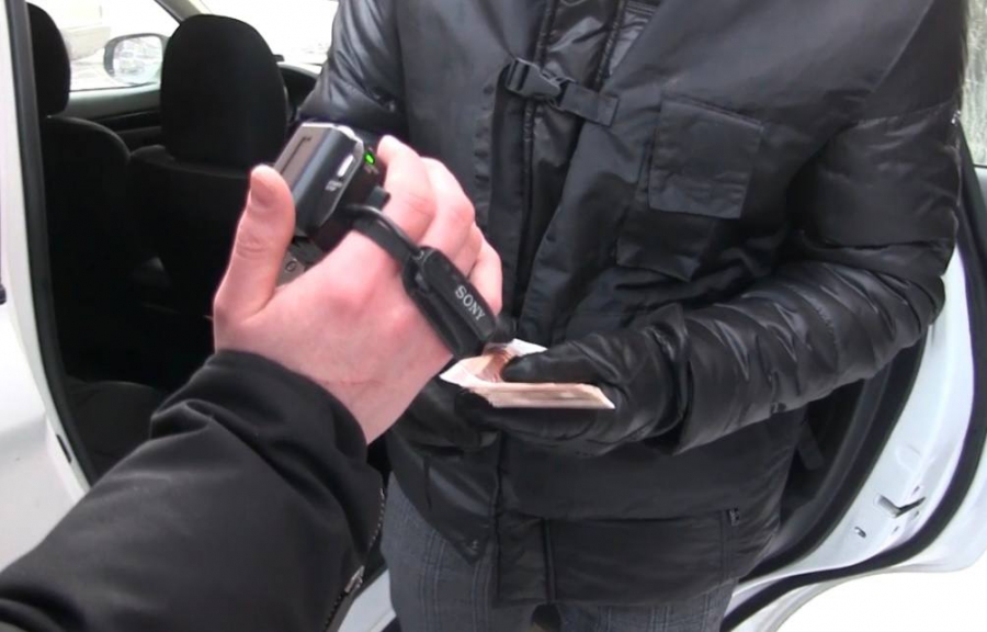 Сотрудник администрации Саратова задержан при получении крупной взятки