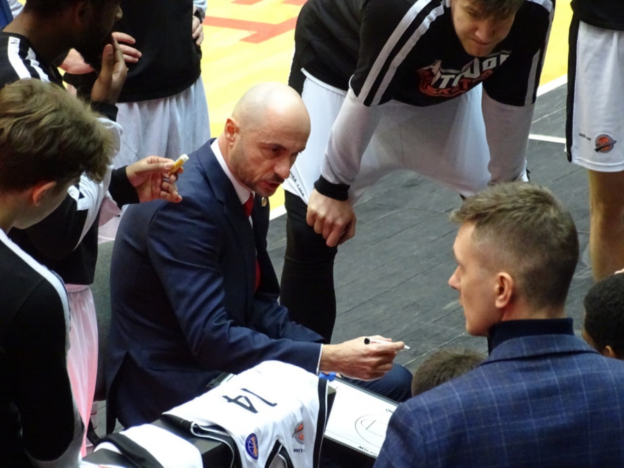 4 стали баскетболист. никита курбанов баскетбол 2021. стали баскетболистами на 24 часа. баскетболист попов евгений. казмировский александр данилович баскетбол рфб.