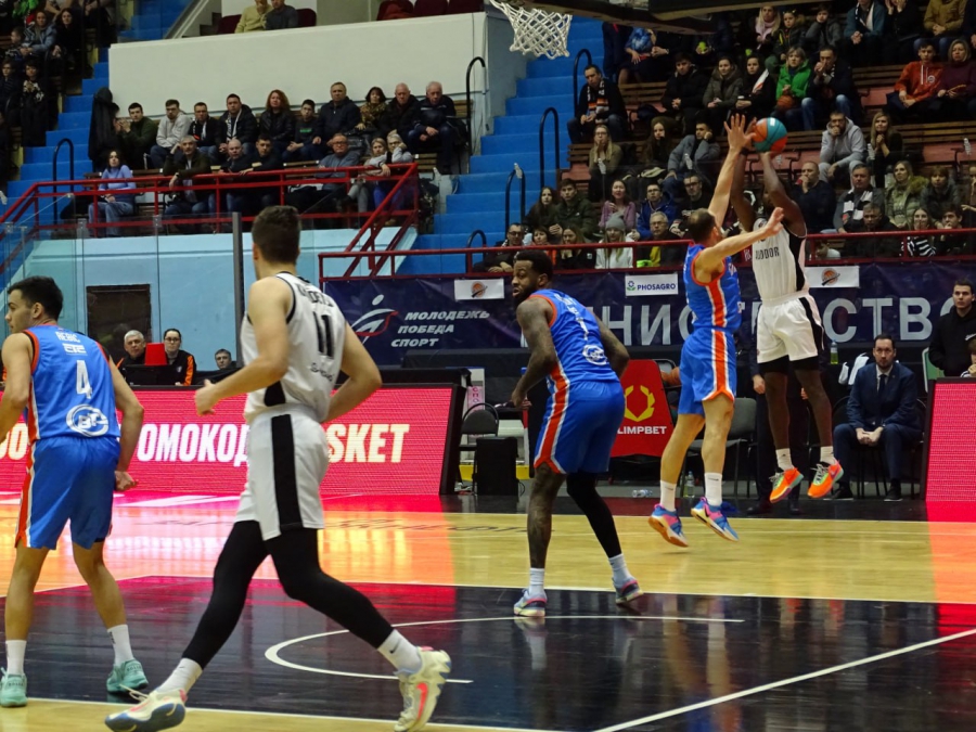 «Автодор» проиграл команде соседнего региона с разницей в 15 очков