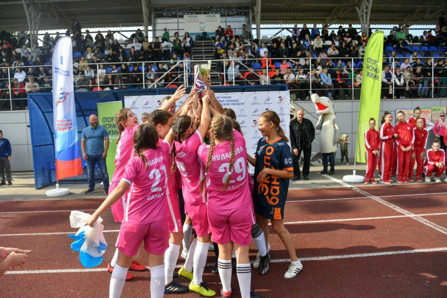 В Саратовской области построят 6 площадок для дворовых команд по футболу