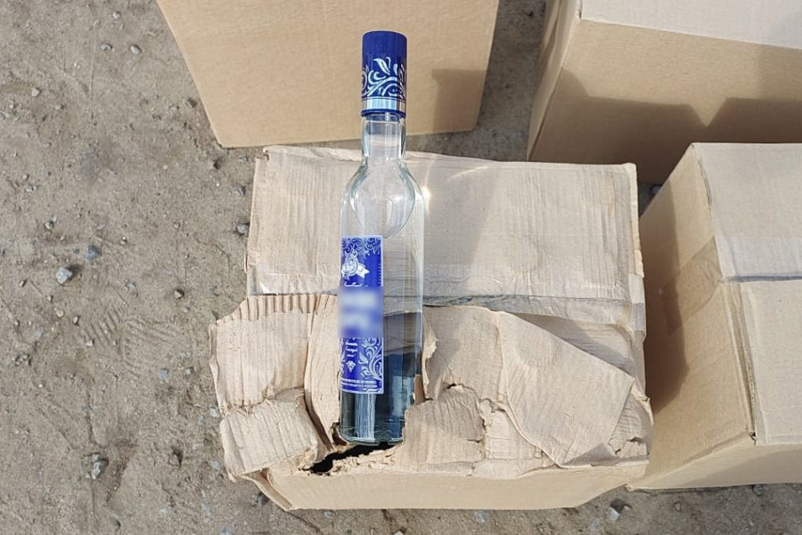 Житель Аркадака хранил в гараже «паленый» алкоголь и табак на 1,5 млн