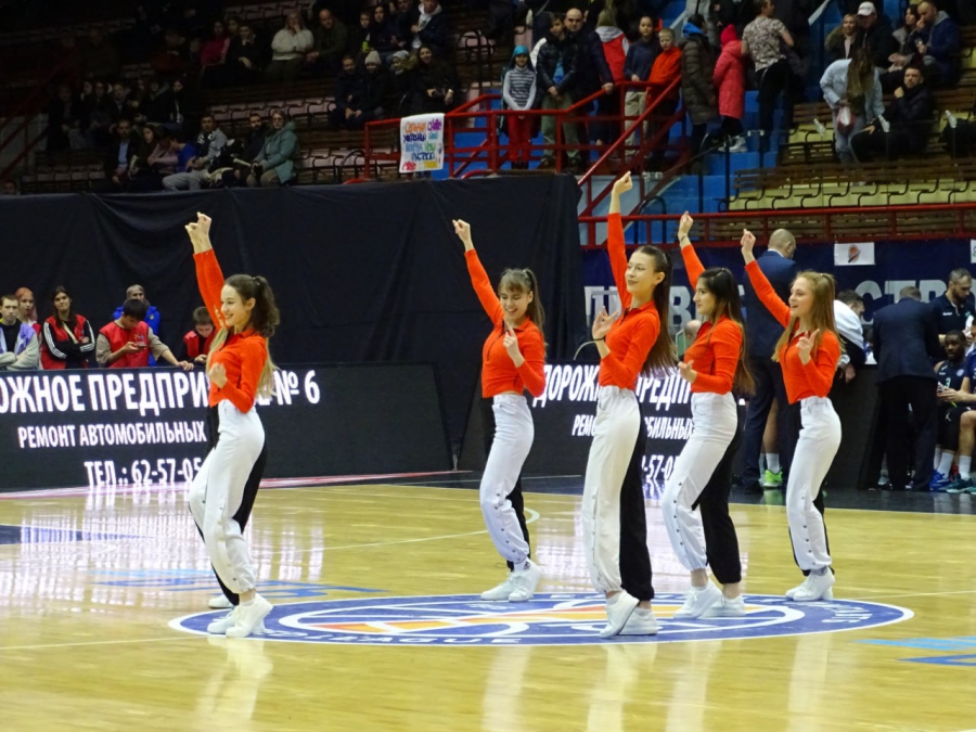 Баскетболисты «Автодора» забили больше 100 очков в победном матче