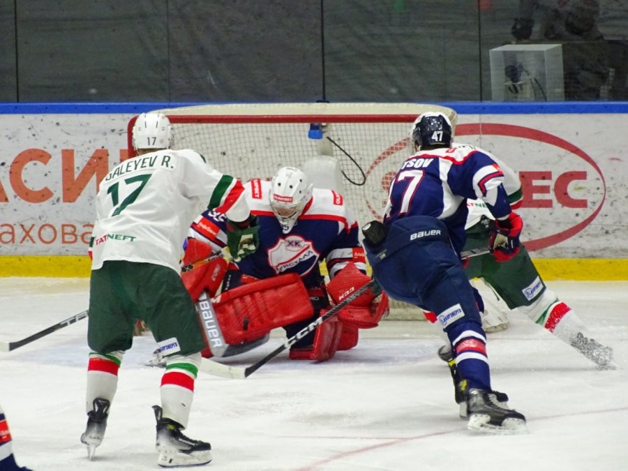 Хоккеисты «Кристалла» в Саратове пропустили 5 безответных шайб