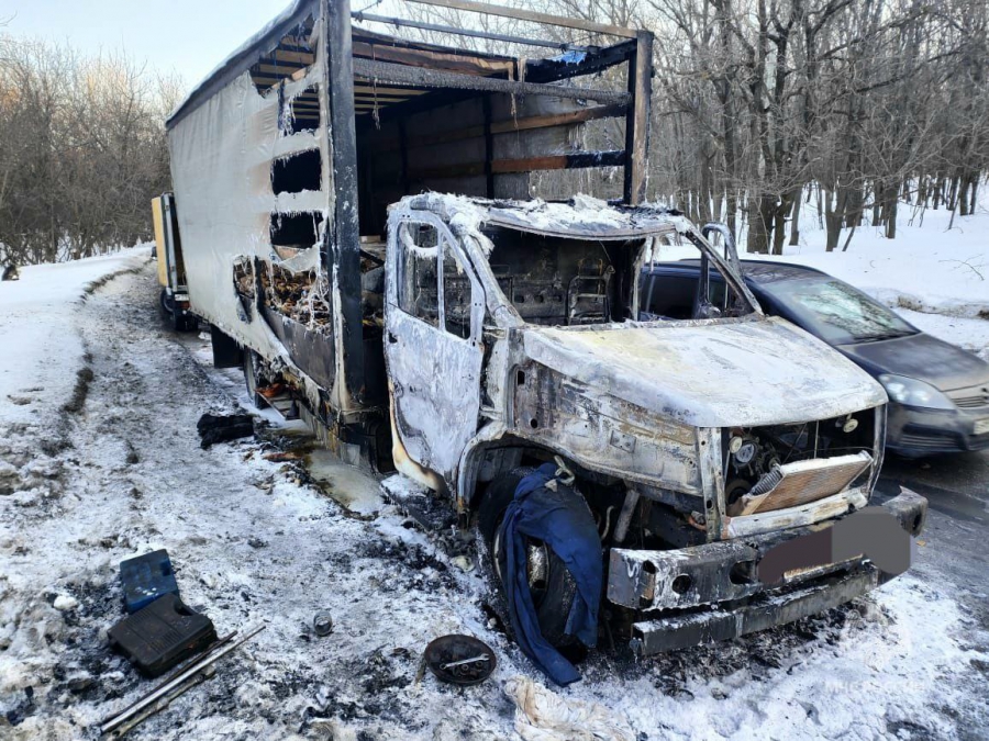 На Кумысной поляне пожарные тушили полыхавшую «ГАЗель» с морепродуктами