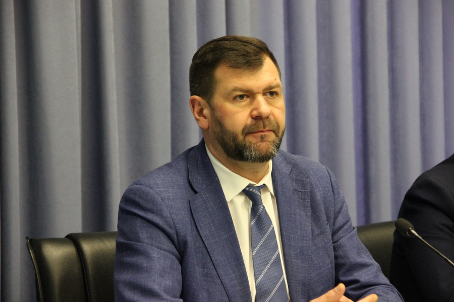 В районы Саратовской области закупят 52 отечественных трактора и 10 погрузчиков