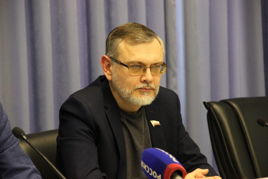 В районы Саратовской области закупят 52 отечественных трактора и 10 погрузчиков