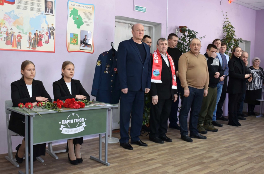 В сельской школе Базарно-Карабулакского района открыли Парту Героя спецоперации