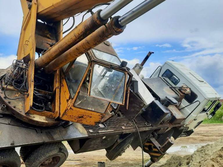 В Красноармейске рабочему оторвало руку из-за упавшего автокрана. Ожидается суд