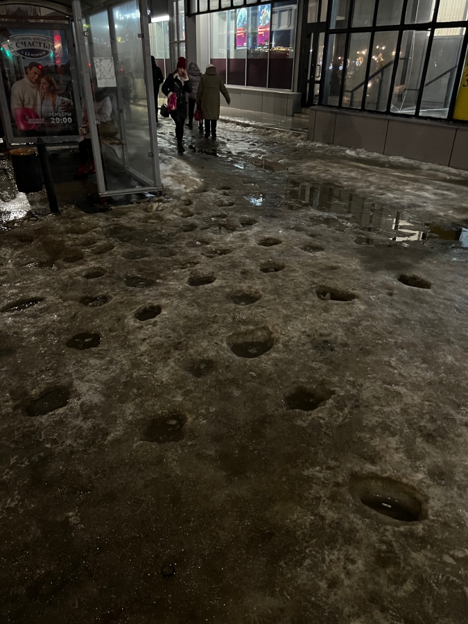 Горожан удивили «лунные кратеры» в Мирном переулке
