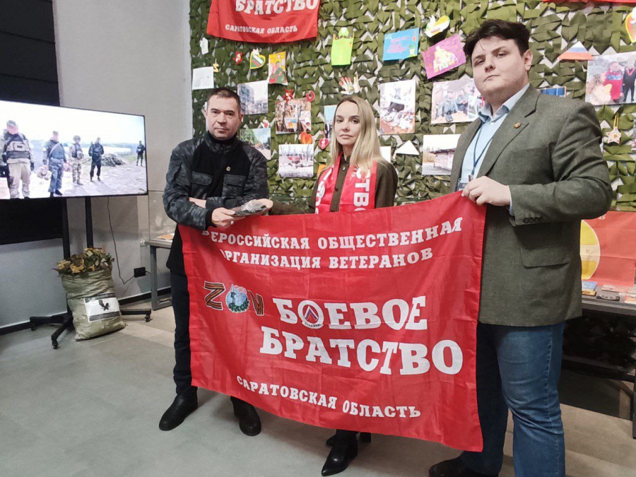 Боец спецоперации подарил саратовскому музею СВО части сбитого дрона врага