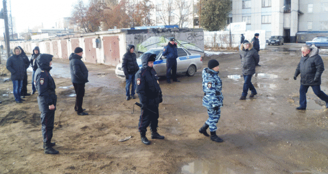 По набережной Саратова маршем прошли «остатки русских»