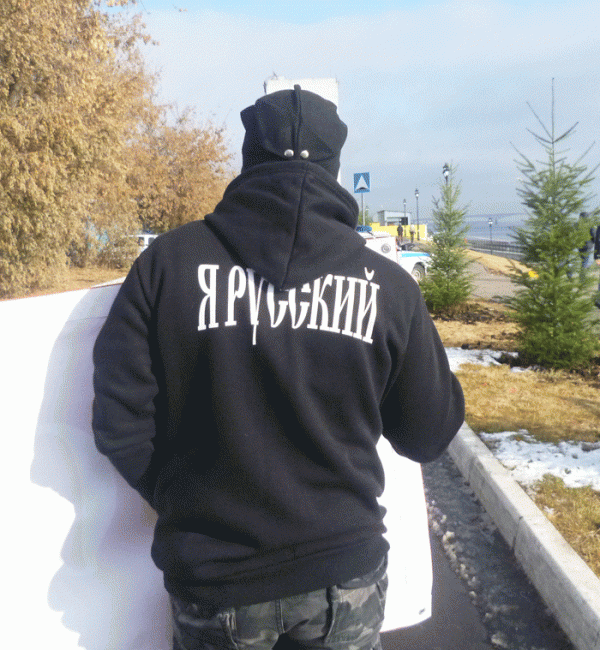 По набережной Саратова маршем прошли «остатки русских»