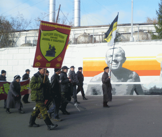 По набережной Саратова маршем прошли «остатки русских»