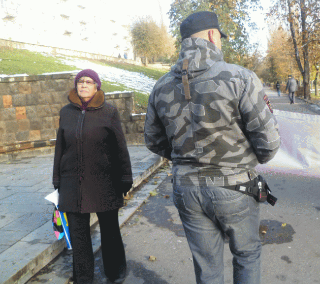 По набережной Саратова маршем прошли «остатки русских»