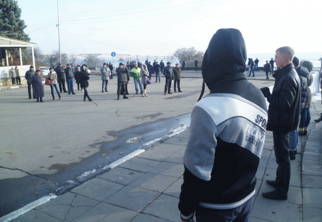 По набережной Саратова маршем прошли «остатки русских»