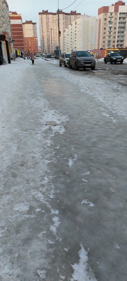 Саратовцы продолжают жаловаться на гололед после «нагоняя» коммунальщикам