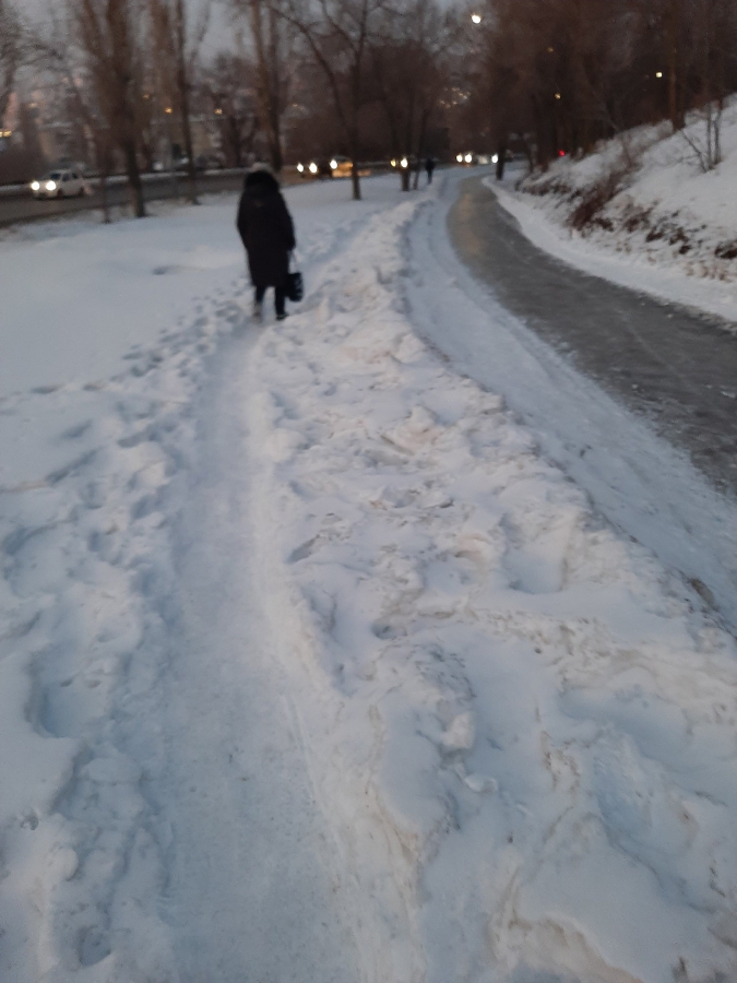 Саратовцы продолжают жаловаться на гололед после «нагоняя» коммунальщикам