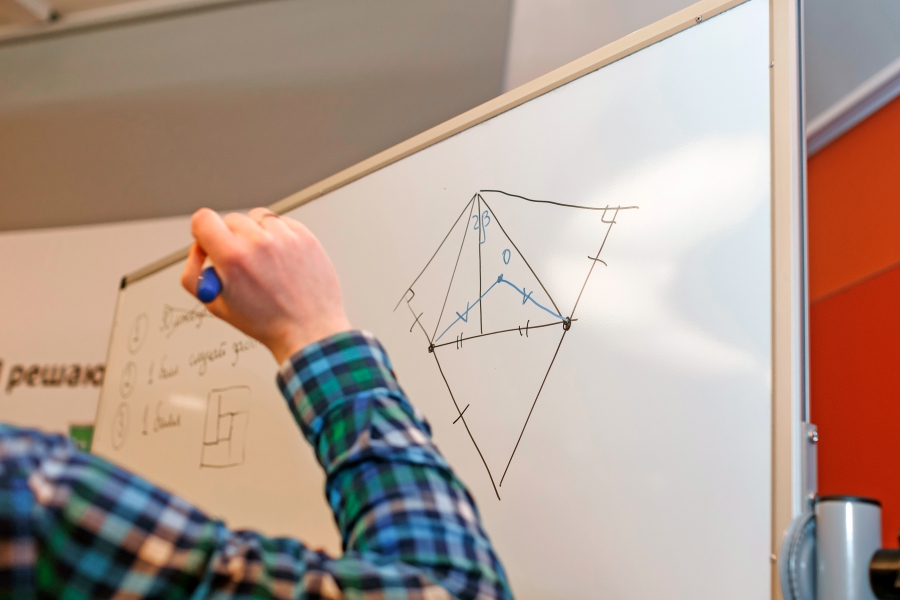 Школьник из Саратова вошел в топ-10 на международной олимпиаде по математике