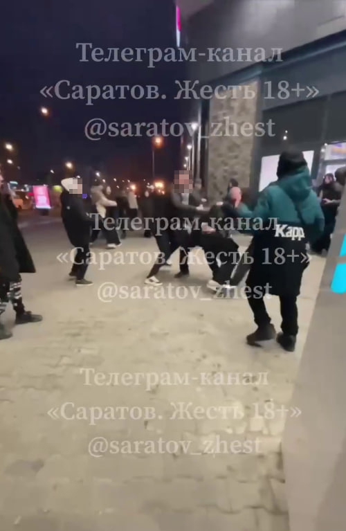 В Энгельсе у ТЦ «Облака» произошла массовая драка. Проводится проверка
