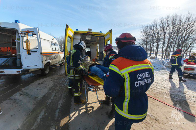 У Дубков экстренные службы провели учения с вертолетом и «пожаром после ДТП»