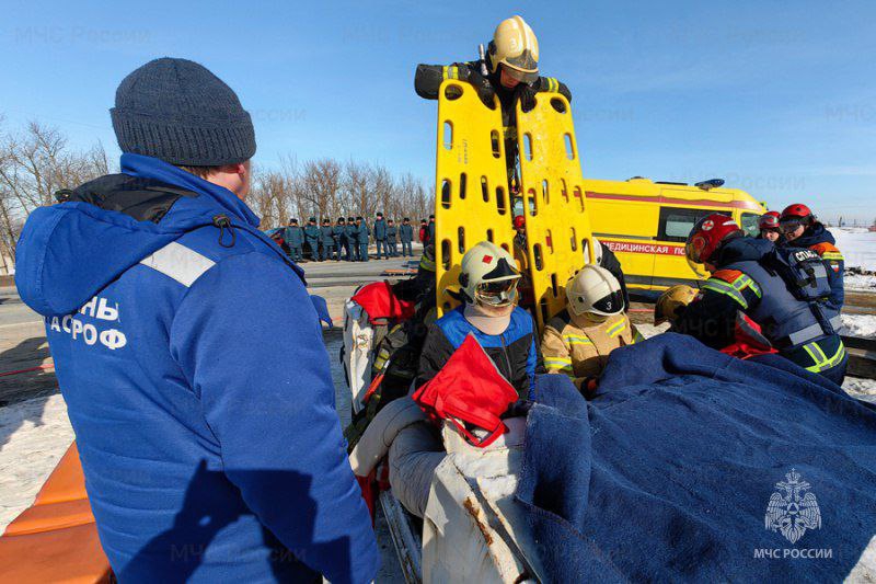 У Дубков экстренные службы провели учения с вертолетом и «пожаром после ДТП»