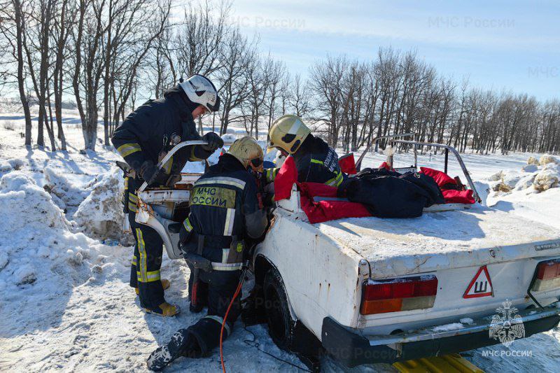 У Дубков экстренные службы провели учения с вертолетом и «пожаром после ДТП»