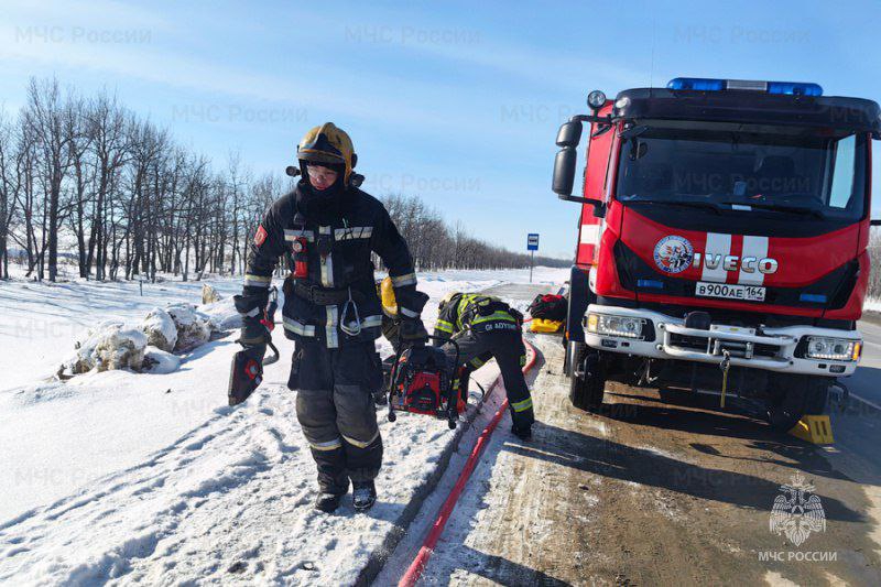 У Дубков экстренные службы провели учения с вертолетом и «пожаром после ДТП»