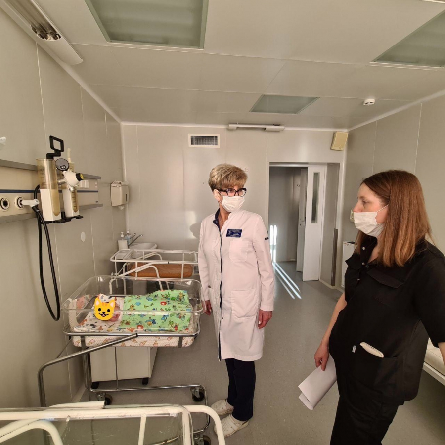 Саратовские врачи выходили новорожденную весом 750 граммов