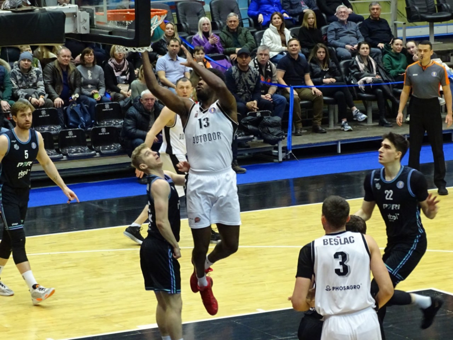 Баскетболисты «Автодора» выиграли 6-й матч подряд