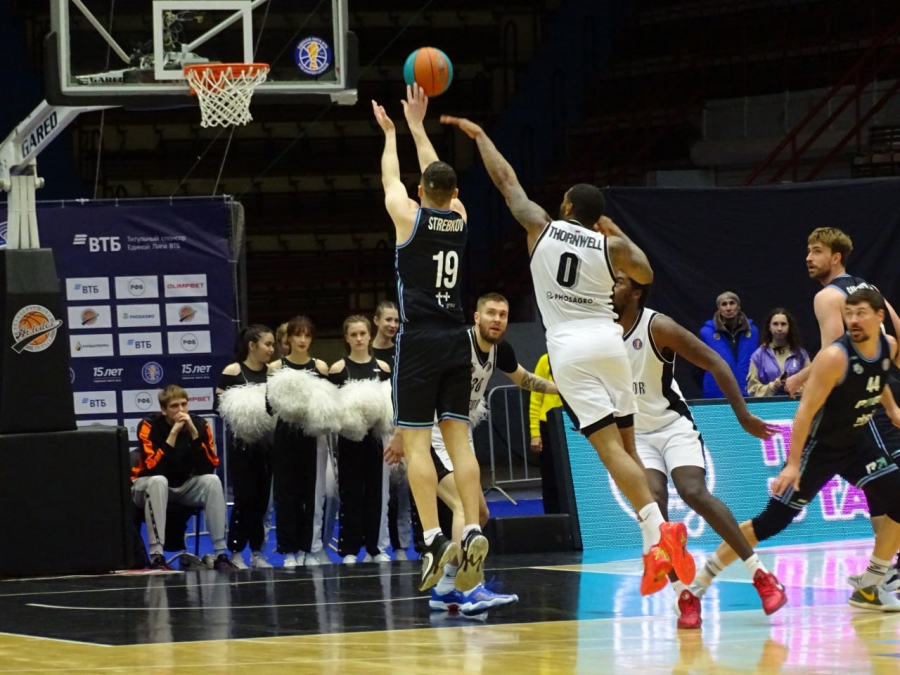 Баскетболисты «Автодора» выиграли 6-й матч подряд