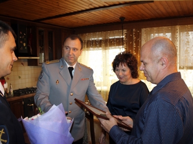 В ГУ МВД поздравили одного из старейших ветеранов