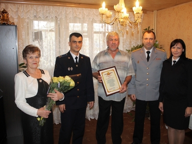 В ГУ МВД поздравили одного из старейших ветеранов