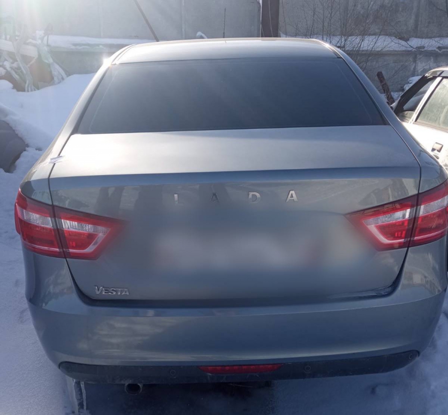 У жителя Ивантеевского района арестовали «Весту» из-за долга перед сыном