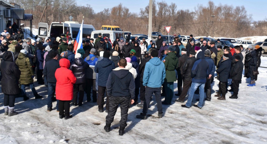 В Базарно-Карабулакском районе простились с погибшим на СВО многодетным отцом