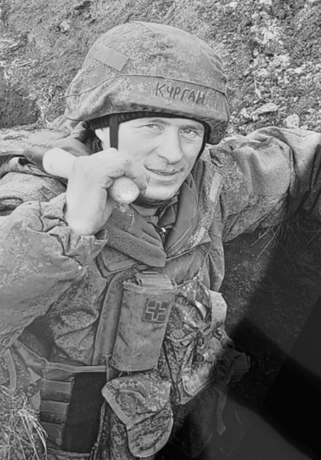 В Базарно-Карабулакском районе простились с погибшим на СВО многодетным отцом