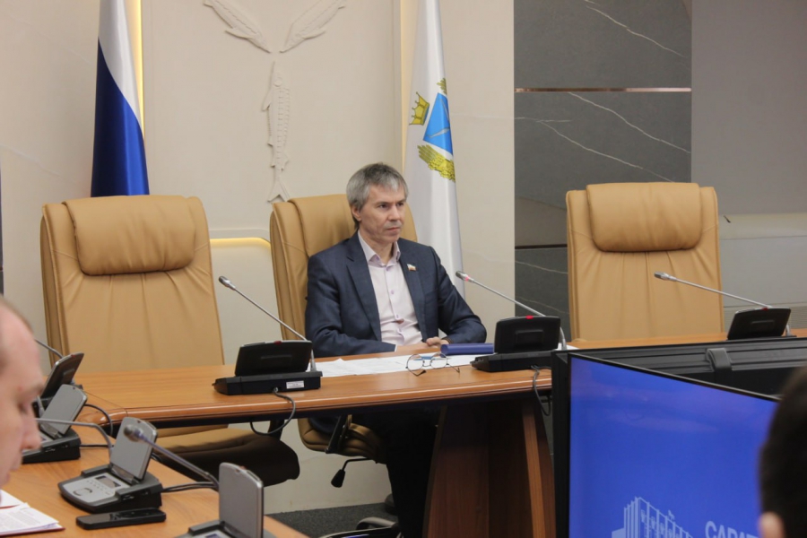 Стройка путепровода в Жасминном вызвала снижение ремонта дорог в Саратове