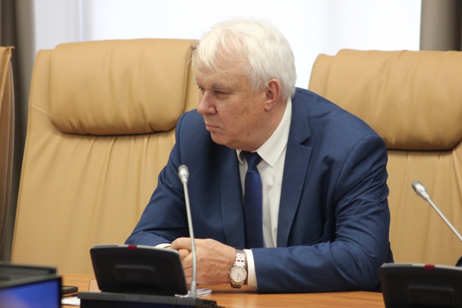 Стройка путепровода в Жасминном вызвала снижение ремонта дорог в Саратове