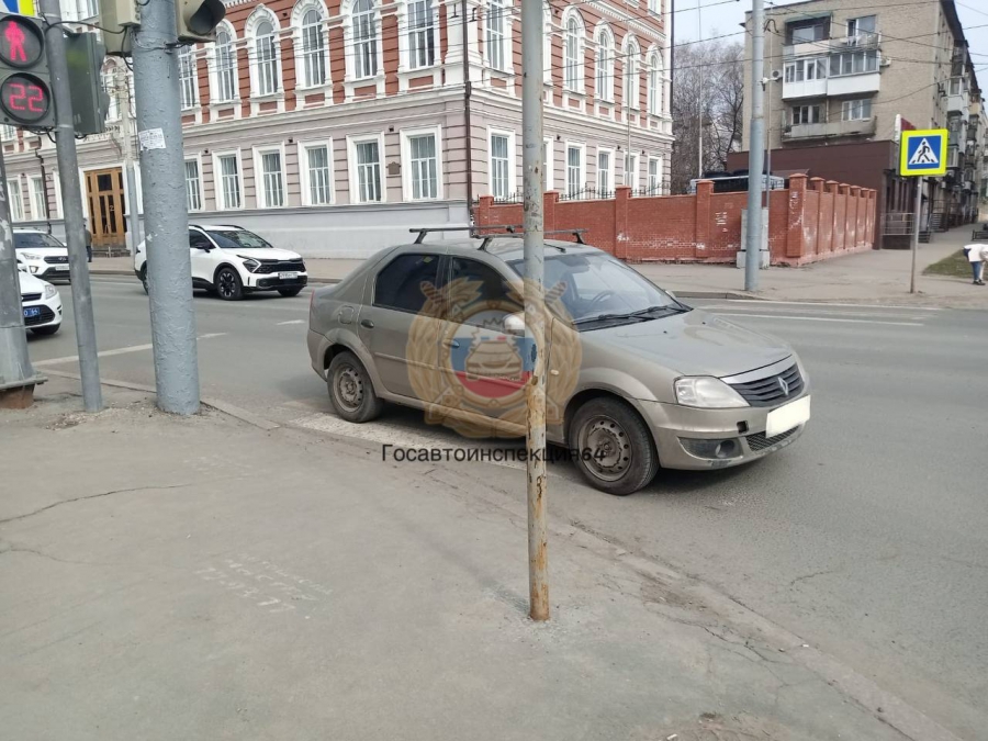 Вблизи Привокзальной площади иномарка сбила женщину