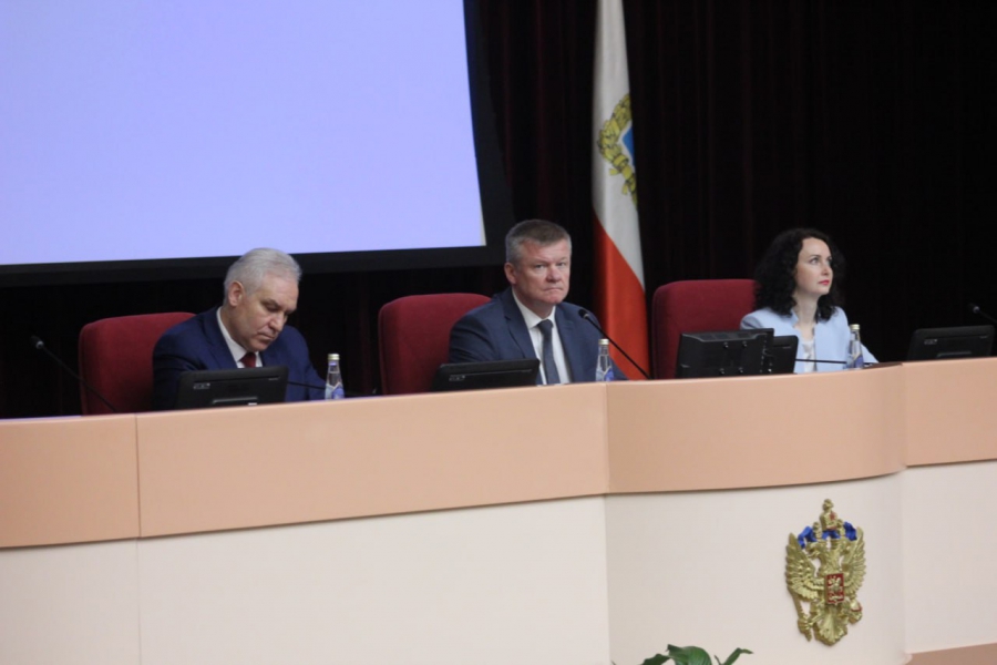 В Саратовской области с начала мая поднимут зарплаты водителям «скорых»