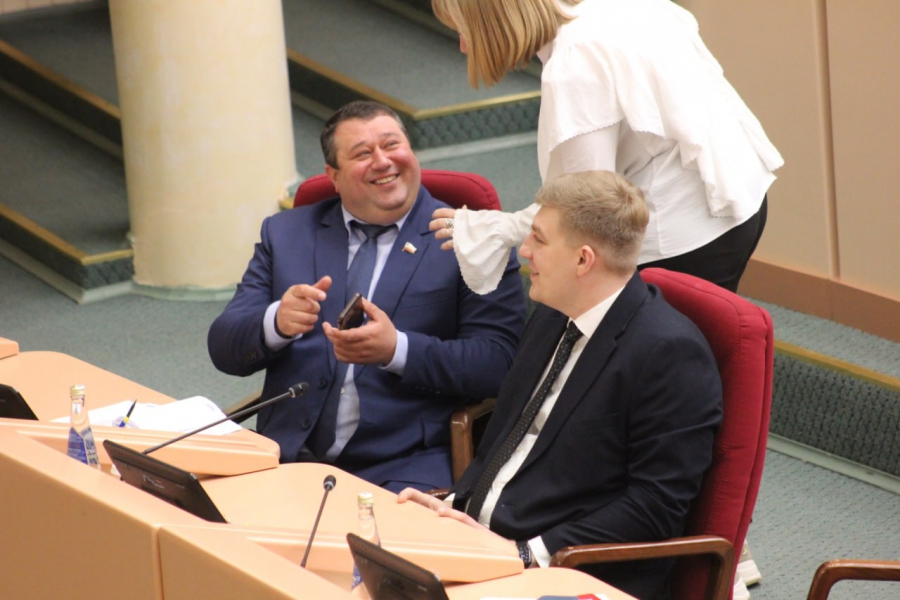 В Саратовской области с начала мая поднимут зарплаты водителям «скорых»