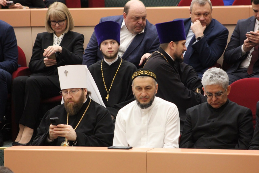 В Саратовской области с начала мая поднимут зарплаты водителям «скорых»