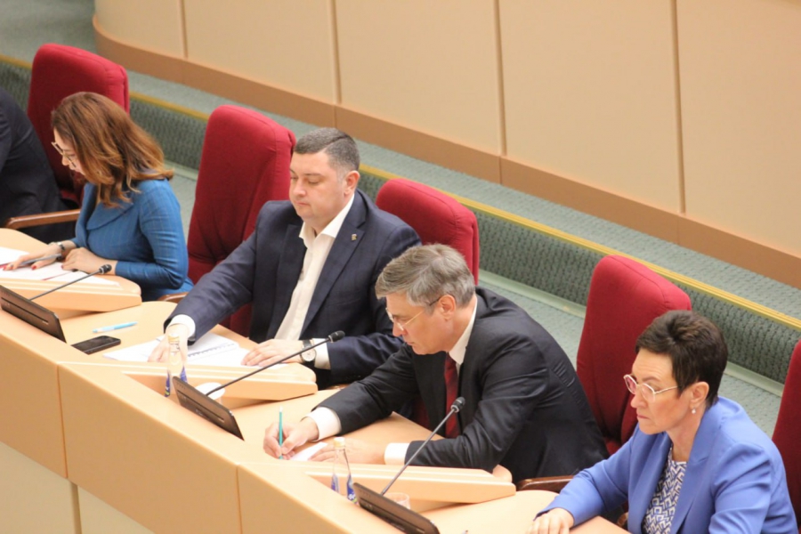 В Саратовской области с начала мая поднимут зарплаты водителям «скорых»