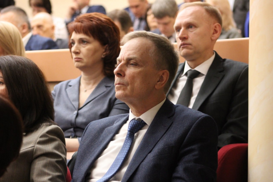 В Саратовской области с начала мая поднимут зарплаты водителям «скорых»