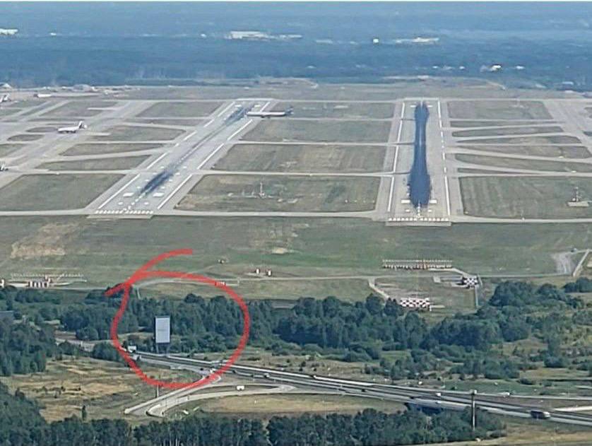 Пилоты рейса Саратов-Москва перепутали полосу для посадки