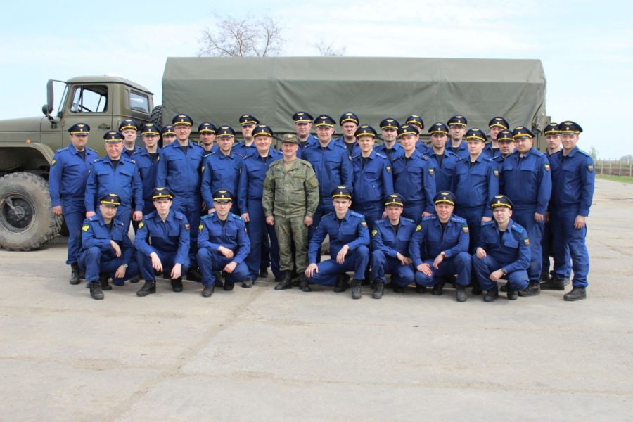 Военные учили саратовских прокуроров стрельбе и медицине