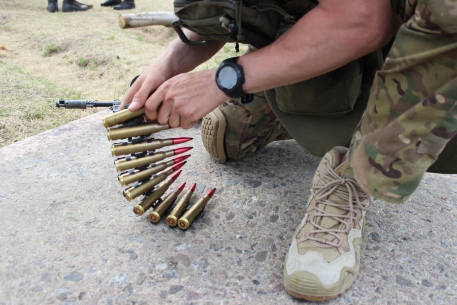 Военные учили саратовских прокуроров стрельбе и медицине