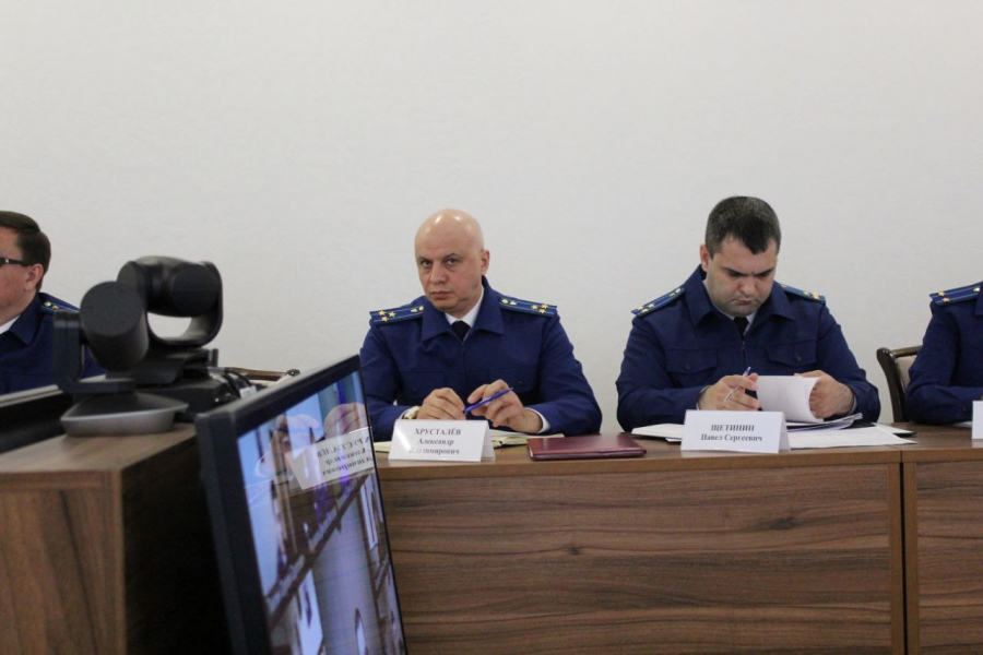 Замгенпрокурора в Саратове указал на проблемы с образованием и здравоохранением