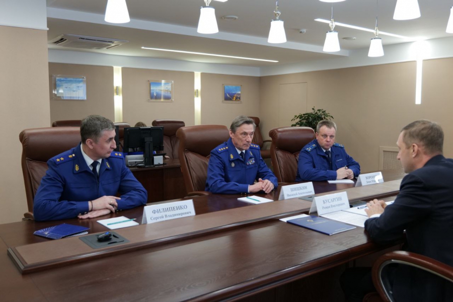 Замгенпрокурора в Саратове указал на проблемы с образованием и здравоохранением